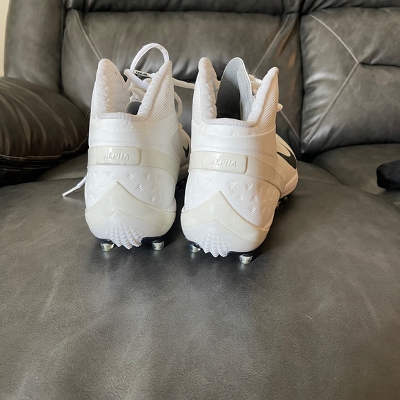 Nike Alpha Talon Elite Cleats - Picture 2 of 4